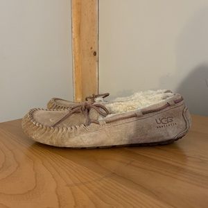 Ugh Dakota Moccasins